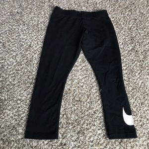 NIKE like-new capris sz medium